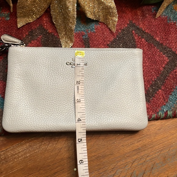Coach wristlet - Picture 3 of 6